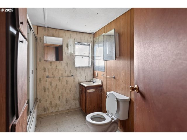 47521 SCHOOL St, Oakridge, OR 97463