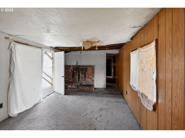 47521 SCHOOL St, Oakridge, OR 97463