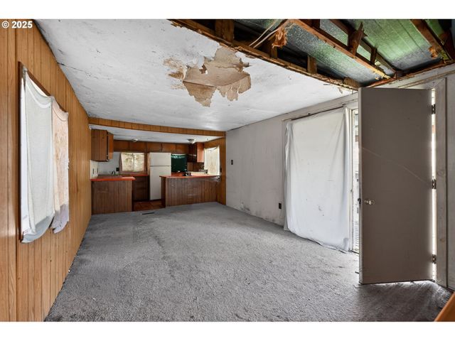 47521 SCHOOL St, Oakridge, OR 97463