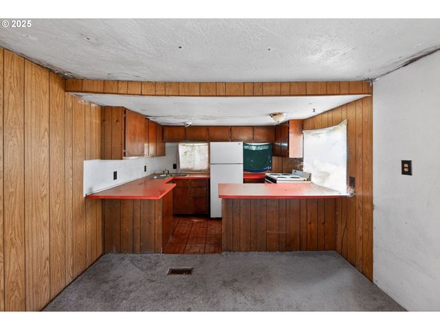 47521 SCHOOL St, Oakridge, OR 97463