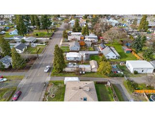 47521 SCHOOL St, Oakridge, OR 97463