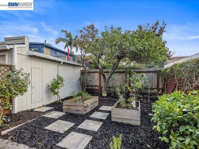 2924 Morcom Ave, Oakland, CA 94619