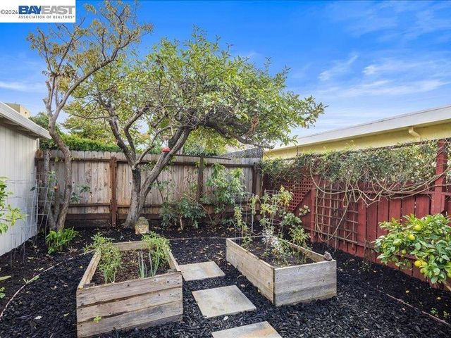 2924 Morcom Ave, Oakland, CA 94619