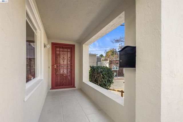 2924 Morcom Ave, Oakland, CA 94619