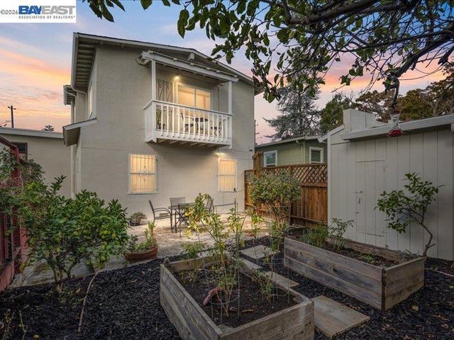 2924 Morcom Ave, Oakland, CA 94619