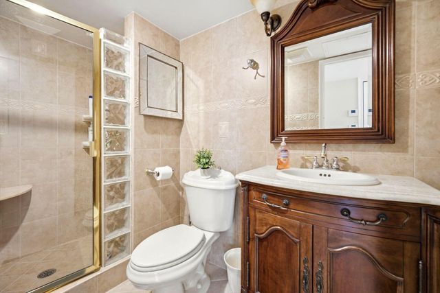 3221 NE 8th Street 305, Pompano Beach, FL 33062