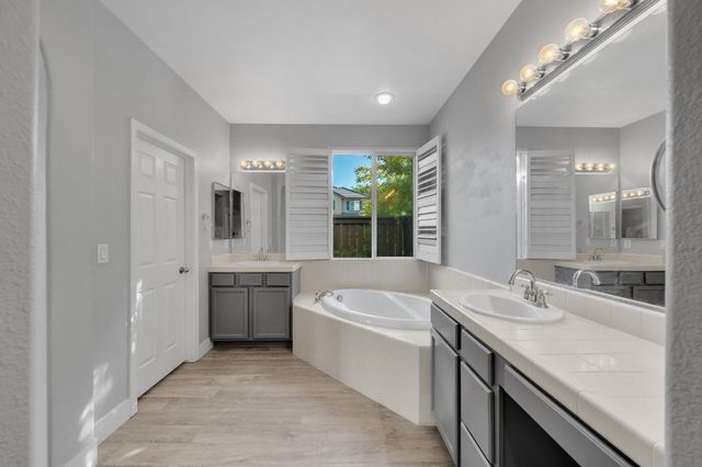 615 Watercolor Ln, West Sacramento, CA 95605