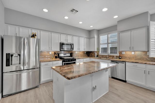 615 Watercolor Ln, West Sacramento, CA 95605