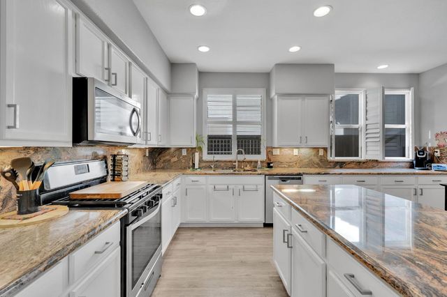 615 Watercolor Ln, West Sacramento, CA 95605