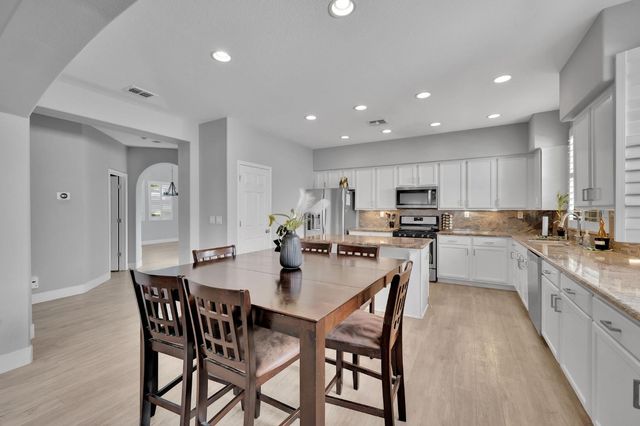 615 Watercolor Ln, West Sacramento, CA 95605