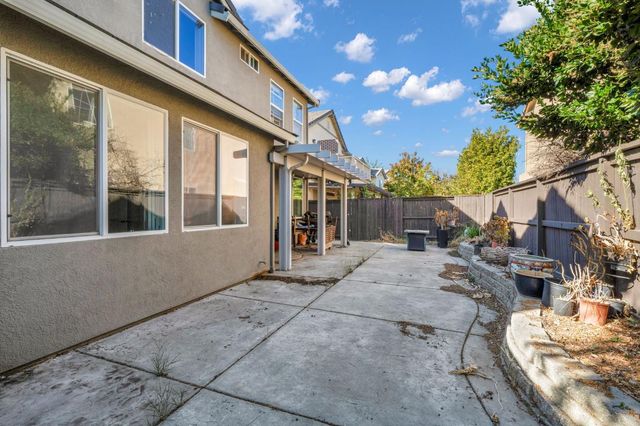 615 Watercolor Ln, West Sacramento, CA 95605