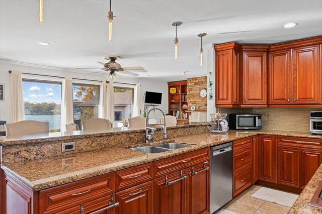 120 Thornhill Drive, Danville, IL 61832