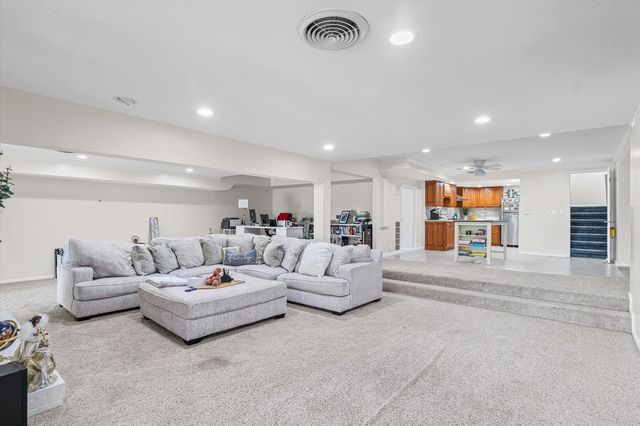 120 Thornhill Drive, Danville, IL 61832