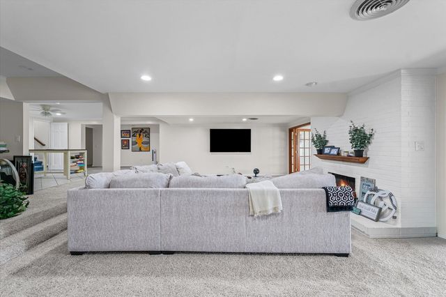 120 Thornhill Drive, Danville, IL 61832