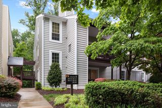 10110 OAKTON TERRACE RD #10110, Oakton, VA 22124