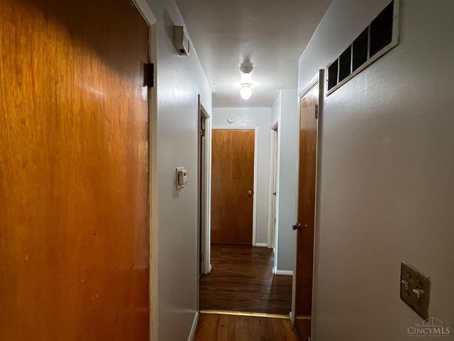 975 Glasgow Drive, Forest Park, OH 45240