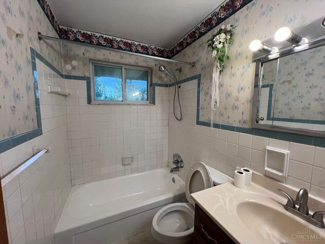 975 Glasgow Drive, Forest Park, OH 45240