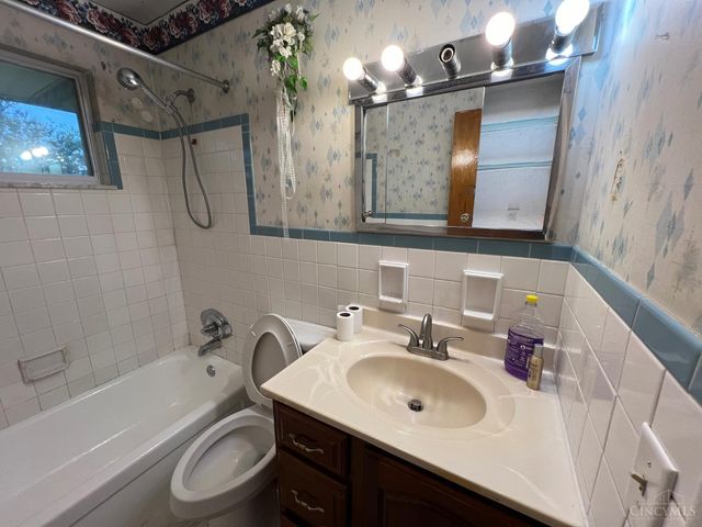 975 Glasgow Drive, Forest Park, OH 45240