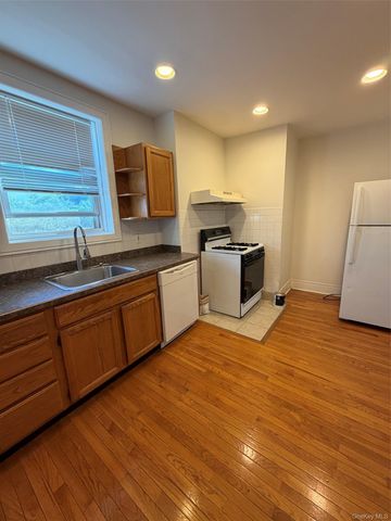 837 White Plains Road 3R, Scarsdale, NY 10583