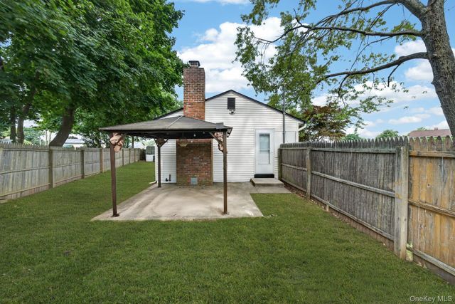 2602 Knickerbocker Avenue, Medford, NY 11763