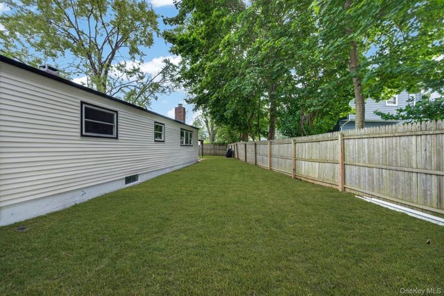 2602 Knickerbocker Avenue, Medford, NY 11763