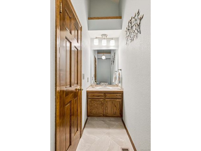 1581 E Nichols Cir, Centennial, CO 80122