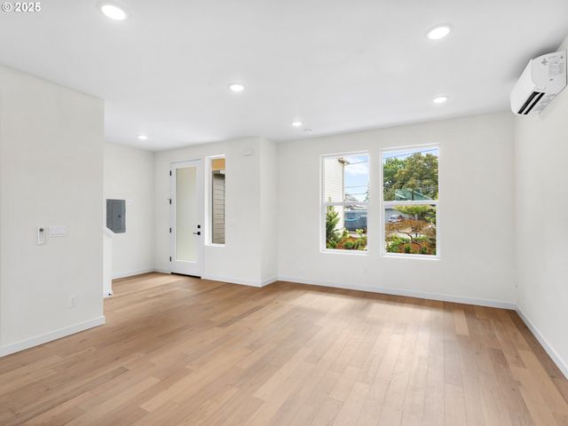 6717 Se Gladstone St, Portland, OR 97206