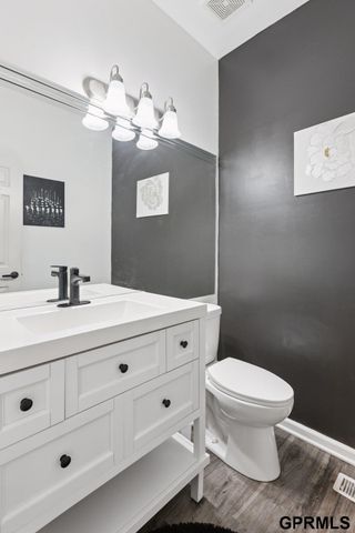 9610 S 28Th Avenue, Bellevue, NE 68147