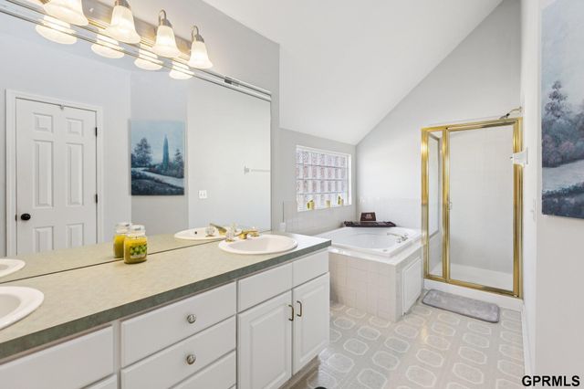 9610 S 28Th Avenue, Bellevue, NE 68147