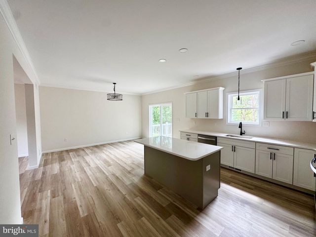 8 S LOCUST LN, Mechanicsburg, PA 17050