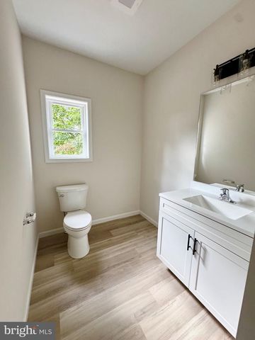 8 S LOCUST LN, Mechanicsburg, PA 17050