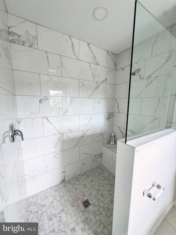 8 S LOCUST LN, Mechanicsburg, PA 17050