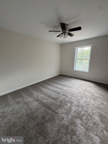 8 S LOCUST LN, Mechanicsburg, PA 17050