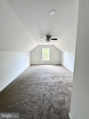 8 S LOCUST LN, Mechanicsburg, PA 17050