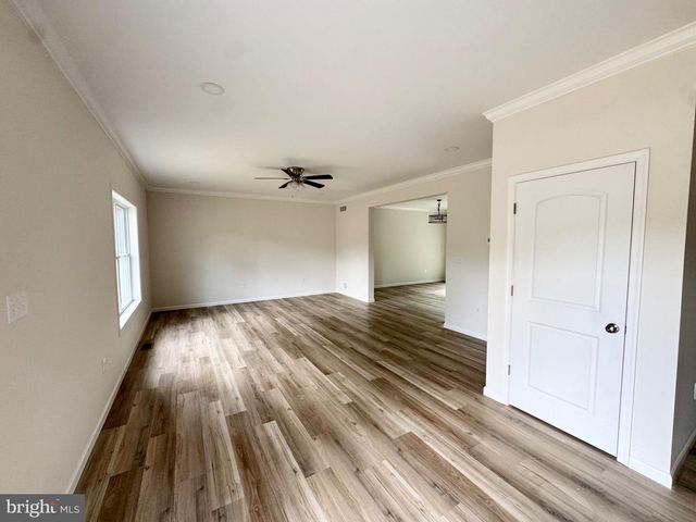 8 S LOCUST LN, Mechanicsburg, PA 17050