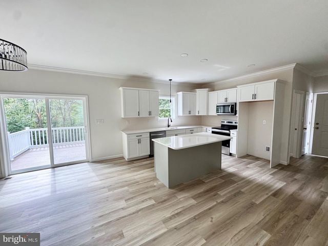 8 S LOCUST LN, Mechanicsburg, PA 17050