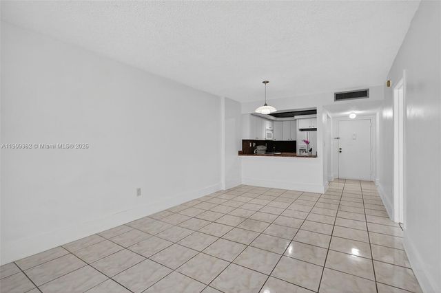 16465 NE 22nd Ave 116, North Miami Beach, FL 33160