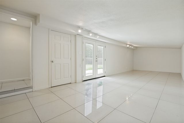 2114 Miriam Lane, Arlington, TX 76010