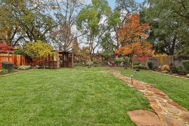 2254 Newcastle Gap Dr, Gold River, CA 95670