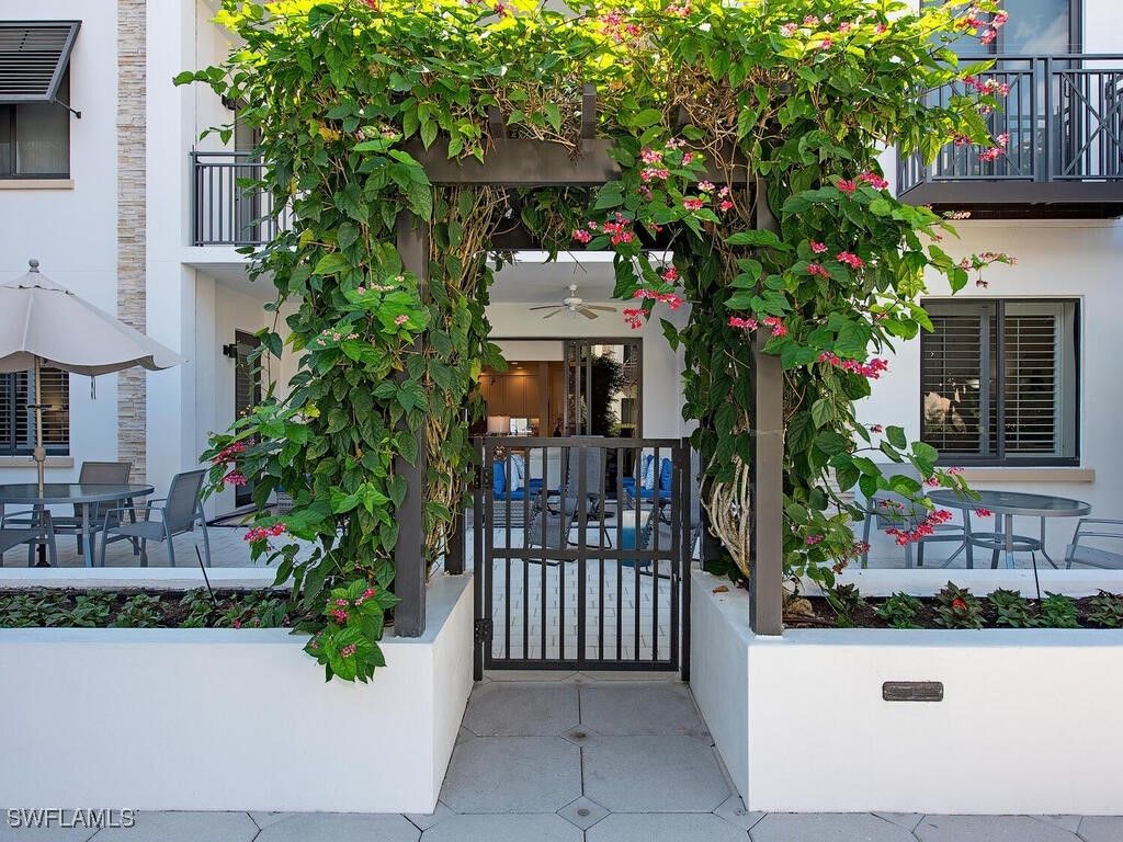 1030 3rd AVE S 208, Naples, FL 34102