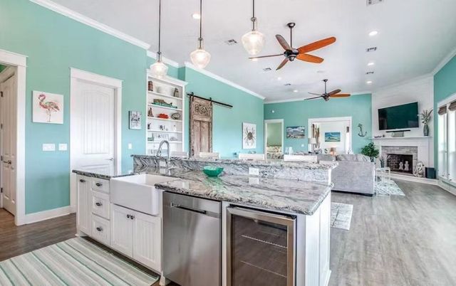 922 Palmridge Drive, Crystal Beach, TX 77650