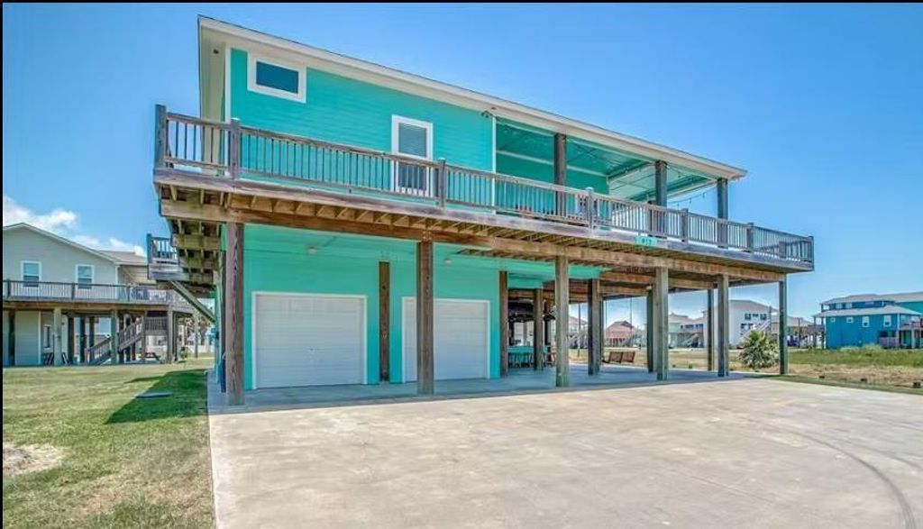 922 Palmridge Drive, Crystal Beach, TX 77650