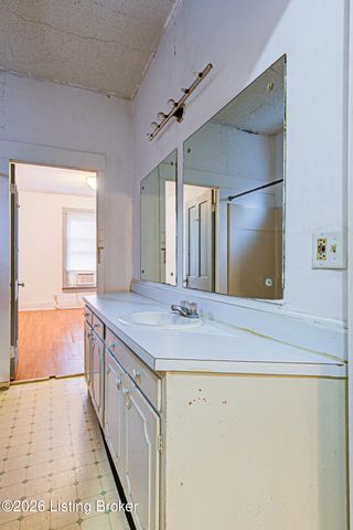 1821 Eastern Pkwy, Louisville, KY 40204