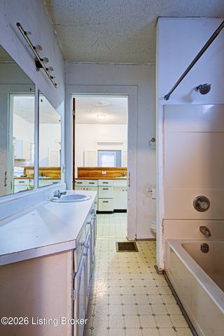 1821 Eastern Pkwy, Louisville, KY 40204