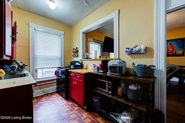 1821 Eastern Pkwy, Louisville, KY 40204