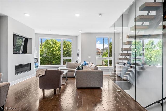 1240 W 70th Street, Cleveland, OH 44102