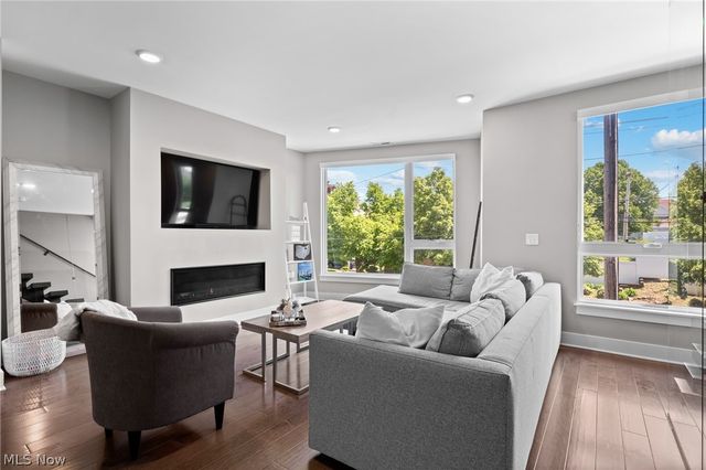 1240 W 70th Street, Cleveland, OH 44102