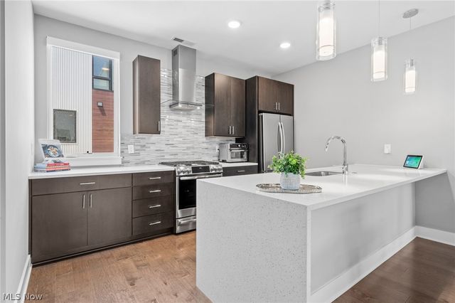 1240 W 70th Street, Cleveland, OH 44102