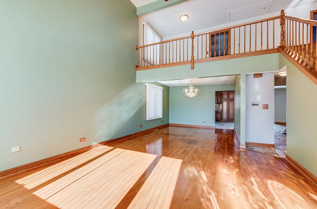 8732 W Surrey Park, Palos Hills, IL 60465