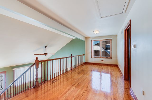 8732 W Surrey Park, Palos Hills, IL 60465